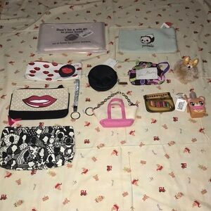Make up bags, coin wallets & keychains (12)